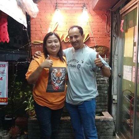 Lucky House Hostel Chiang Mai Buitenkant foto