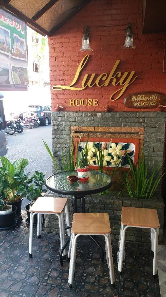 Lucky House Hostel Chiang Mai Buitenkant foto