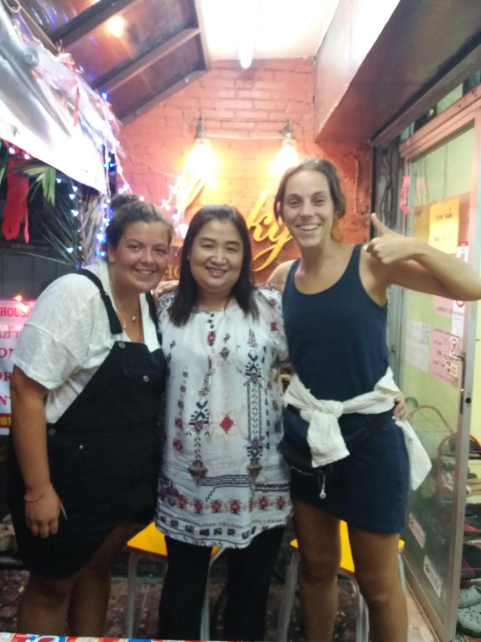 Lucky House Hostel Chiang Mai Buitenkant foto