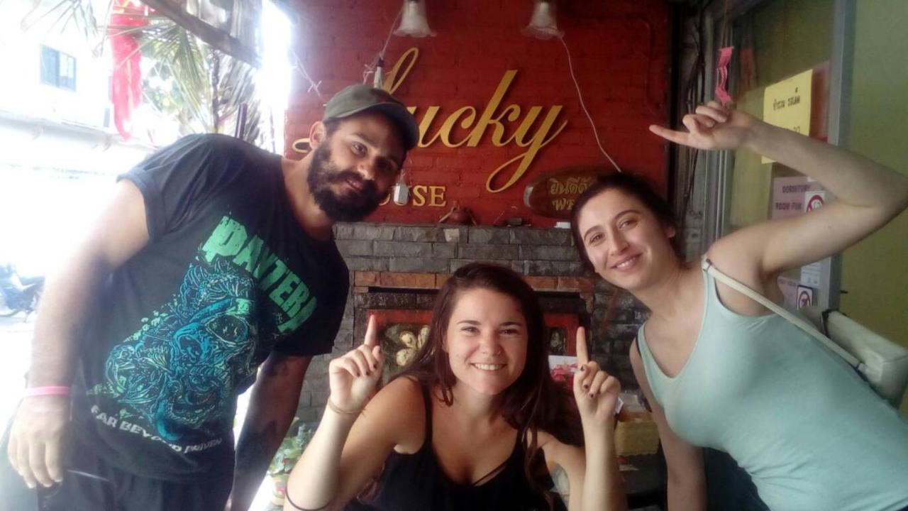 Lucky House Hostel Chiang Mai Buitenkant foto
