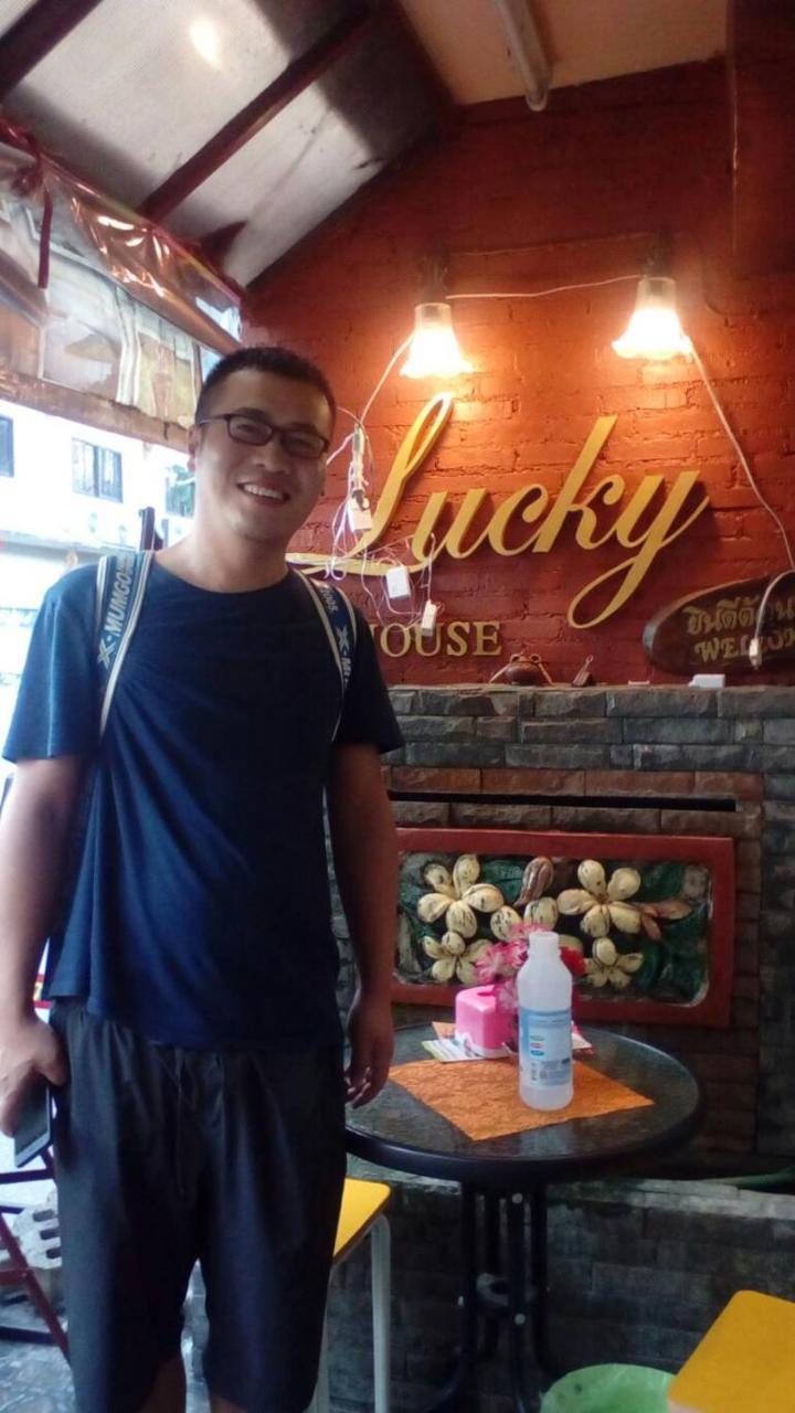 Lucky House Hostel Chiang Mai Buitenkant foto